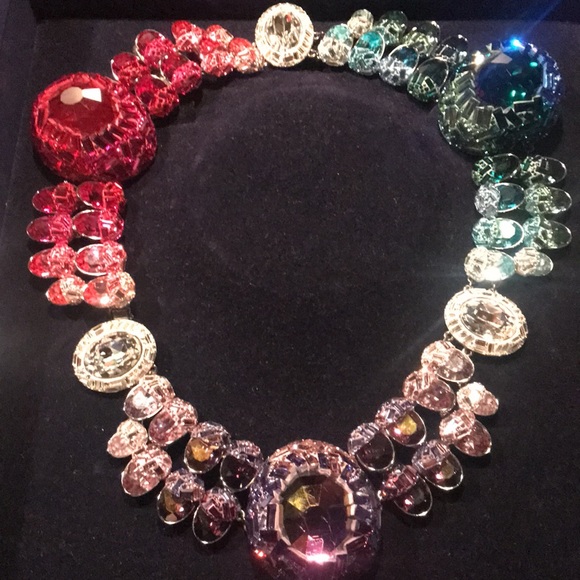 Luxurious Authentic Swarovski Collar Necklace. - Picture 6 of 7